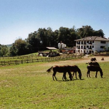 Favetto Family Ranch Bed & Breakfast Rueglio Eksteriør bilde